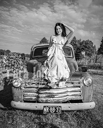 Hannah Horton @ Terraces Flower Farm & Cedar Island - BW - TJP (8 of 104)