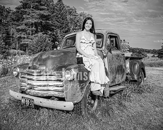 Hannah Horton @ Terraces Flower Farm & Cedar Island - BW - TJP (7 of 104)