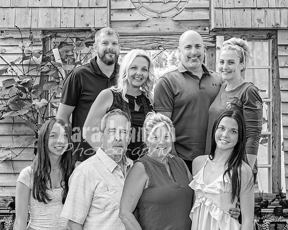 Horton & Gukian Family @ Terraces Flower Farm & Cedar Island - BW - TJP (6 of 11)