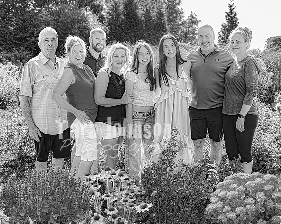 Horton & Gukian Family @ Terraces Flower Farm & Cedar Island - BW - TJP (1 of 11)
