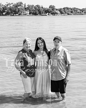 Horton & Gukian Family @ Terraces Flower Farm & Cedar Island - BW - TJP (7 of 11)