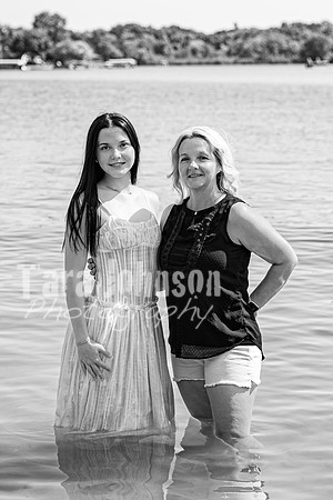 Horton & Gukian Family @ Terraces Flower Farm & Cedar Island - BW - TJP (10 of 11)