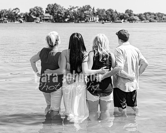 Horton & Gukian Family @ Terraces Flower Farm & Cedar Island - BW - TJP (9 of 11)