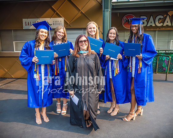 2023 IA Grad - Family Celebration - TJP (13 of 24)