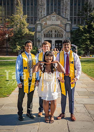 [tht] W24 Senior Grad Photos-101
