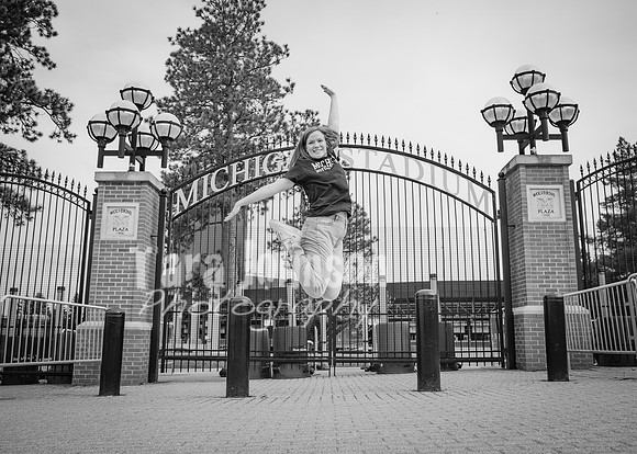 24 U of M Grad Photos - Audrey-38