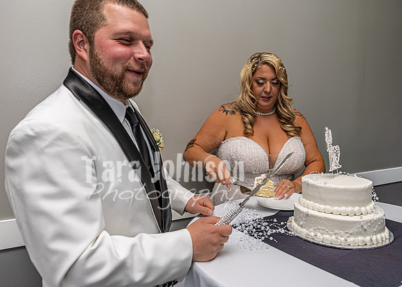 J. & D. Klann - Cutting of the Cake - TJP (17 of 24)