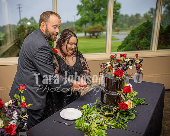 Eric & Elyse - Wedding Cake - TJP (3 of 18)