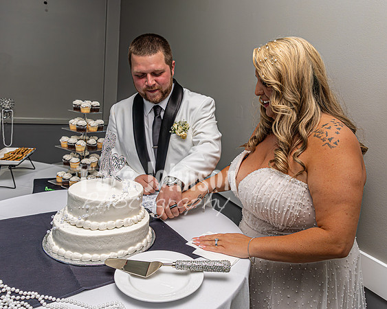 J. & D. Klann - Cutting of the Cake - TJP (15 of 24)