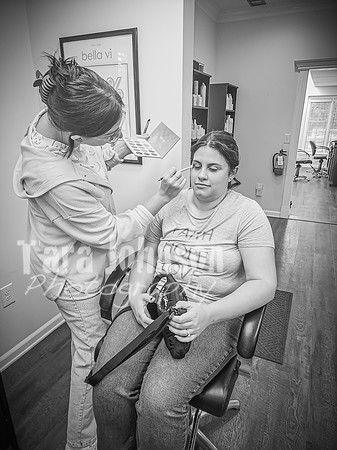 Eric & Elyse - Wedding Prep - BW (submitted) (14 of 17)
