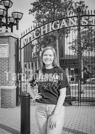 24 U of M Grad Photos - Audrey-34
