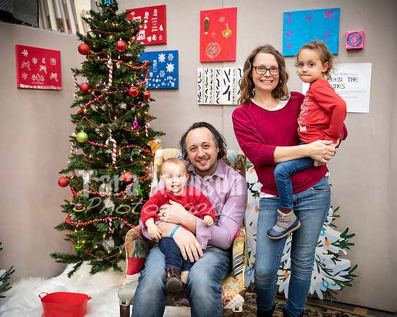 2019 MCP Christmas Families (41 of 41)