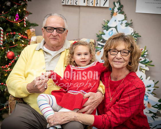 2019 MCP Christmas Families (35 of 41)