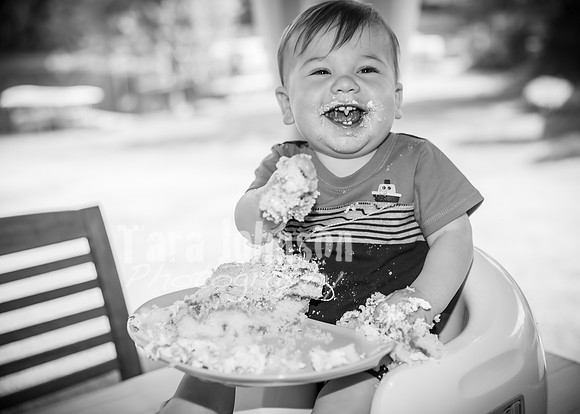 Jon Sculthorpe's Cake Smash - BW - TJP (57 of 141)