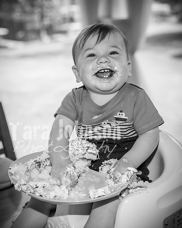 Jon Sculthorpe's Cake Smash - BW - TJP (58 of 141)