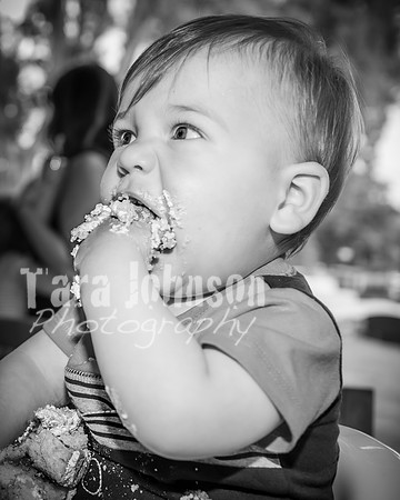 Jon Sculthorpe's Cake Smash - BW - TJP (85 of 141)