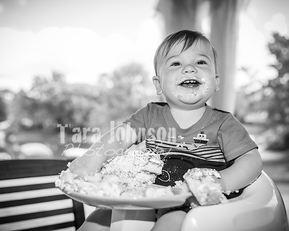 Jon Sculthorpe's Cake Smash - BW - TJP (54 of 141)