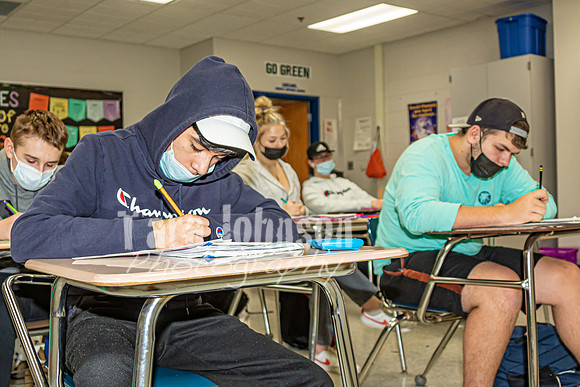 (web) 21 Fall LHS - Academics (4x6 @ 72 ppi) - TJP (36 of 69)