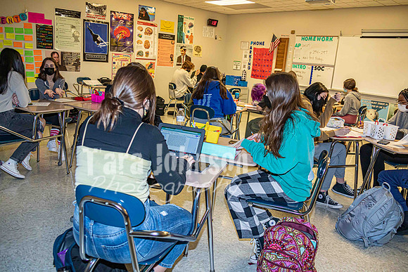(web) 21 Fall LHS - Academics (4x6 @ 72 ppi) - TJP (43 of 69)