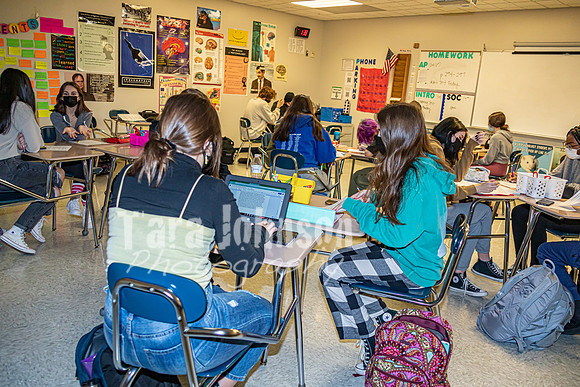 (print) 21 Fall LHS - Academics (Full Res, Various Sizes) - TJP (43 of 69)