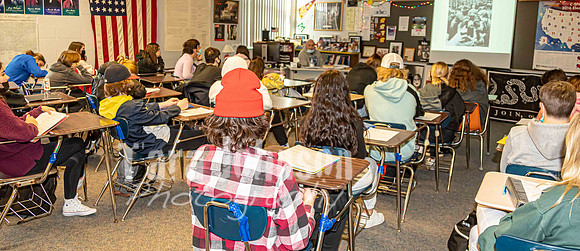 (web) 21 Fall LHS - Academics (Banners @ 72 ppi) - TJP (28 of 66)