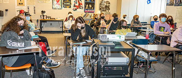 (web) 21 Fall LHS - Academics (Banners @ 72 ppi) - TJP (31 of 66)