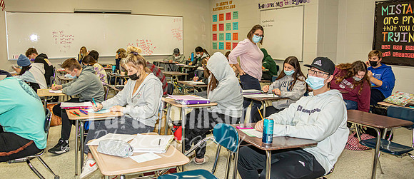 (web) 21 Fall LHS - Academics (Banners @ 72 ppi) - TJP (33 of 66)