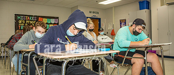 (web) 21 Fall LHS - Academics (Banners @ 72 ppi) - TJP (34 of 66)