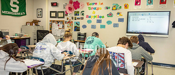 (web) 21 Fall LHS - Academics (Banners @ 72 ppi) - TJP (36 of 66)