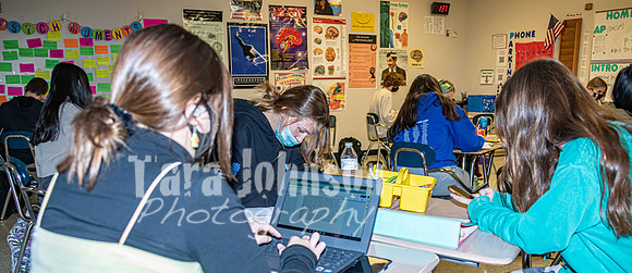 (web) 21 Fall LHS - Academics (Banners @ 72 ppi) - TJP (40 of 66)