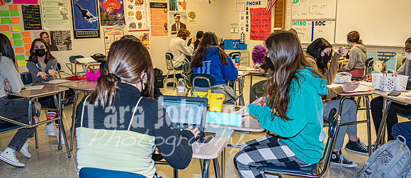 (web) 21 Fall LHS - Academics (Banners @ 72 ppi) - TJP (41 of 66)