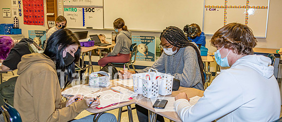 (web) 21 Fall LHS - Academics (Banners @ 72 ppi) - TJP (42 of 66)