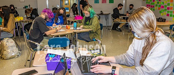 (web) 21 Fall LHS - Academics (Banners @ 72 ppi) - TJP (43 of 66)