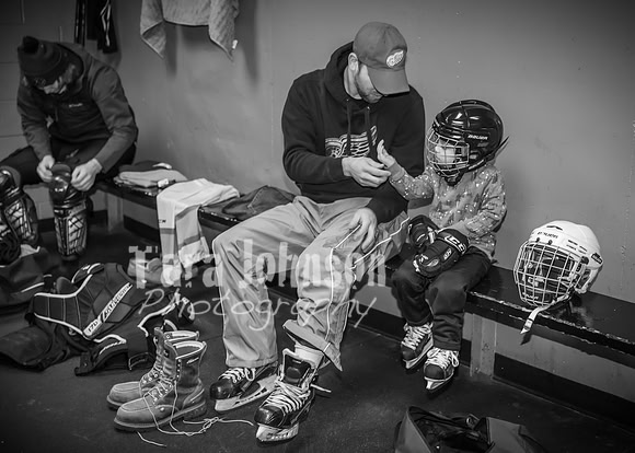 Caleb Baker Hockey Family - BW - TJP (5 of 54)