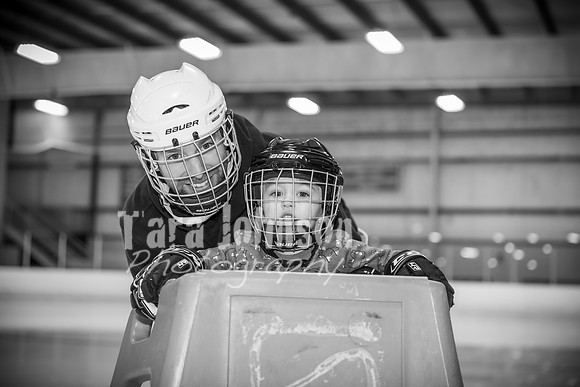 Caleb Baker Hockey Family - BW - TJP (12 of 54)