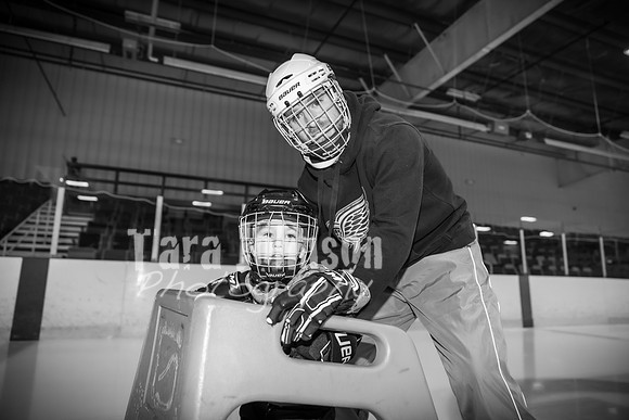 Caleb Baker Hockey Family - BW - TJP (17 of 54)