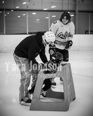 Caleb Baker Hockey Family - BW - TJP (19 of 54)