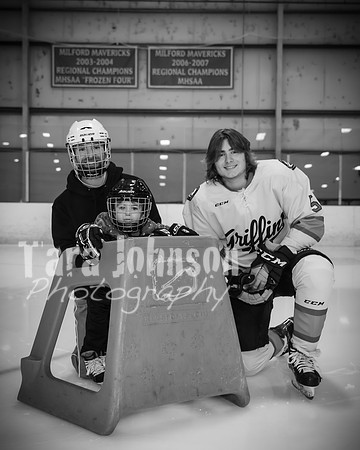 Caleb Baker Hockey Family - BW - TJP (21 of 54)