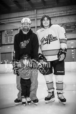 Caleb Baker Hockey Family - BW - TJP (23 of 54)