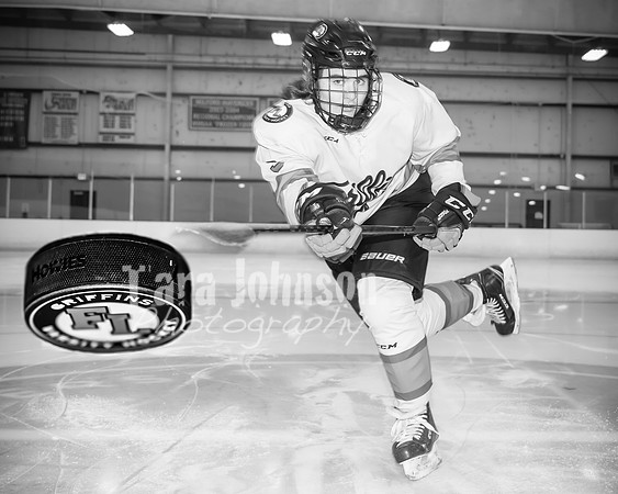 Caleb Baker Hockey Family - BW - TJP (28 of 54)