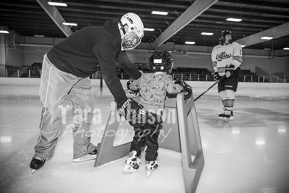 Caleb Baker Hockey Family - BW - TJP (35 of 54)