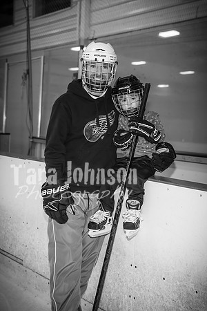 Caleb Baker Hockey Family - BW - TJP (36 of 54)