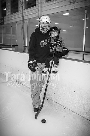 Caleb Baker Hockey Family - BW - TJP (37 of 54)