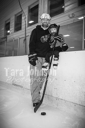 Caleb Baker Hockey Family - BW - TJP (38 of 54)
