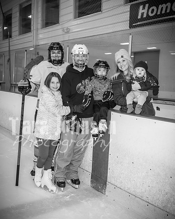 Caleb Baker Hockey Family - BW - TJP (41 of 54)