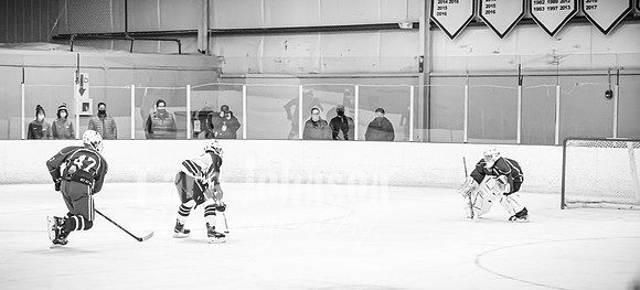 2021 MHS Hockey - Quintyn Young - BW - TJP (28 of 86)