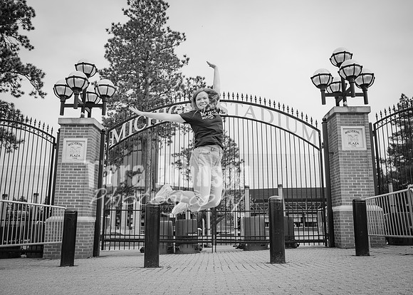 24 U of M Grad Photos - Audrey-36