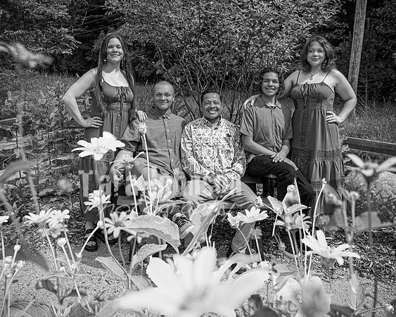 Torres Family @ Paint Creek Trail - BW - TJP (16 of 36)