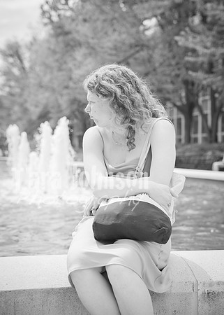 24 Grad Pictures - Kara BW-72