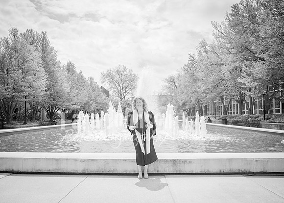 24 Grad Pictures - Kara BW-76